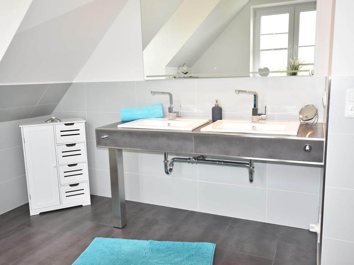 Cozy Holiday Home In Gross Schwansee With Sauna Екстериор снимка